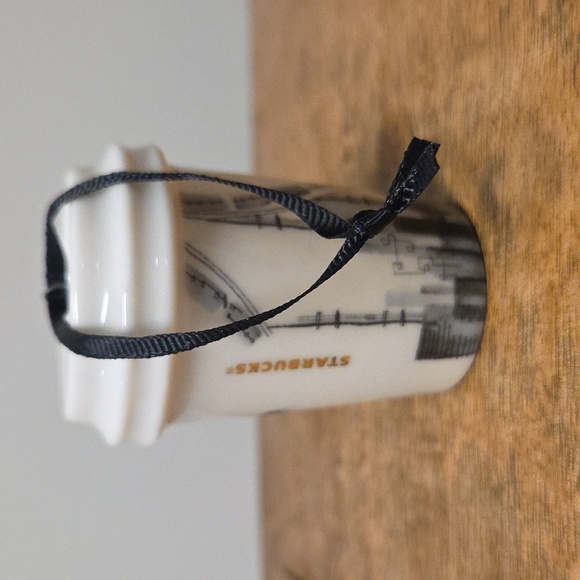 Starbucks Chicago 2015 Christmas Cup To Go Ornament - Picture 2 of 4